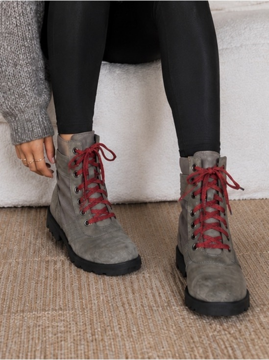 Sorel Shoes - Sorel Gray Suede Ankle Boots with Red Laces women’s size 7